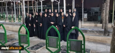 به مناسبت آغاز هفته دولت غبارروبی وعطر افشانی مزارمطهر شهدا توسط دانشجویان خواهر 