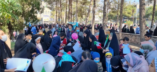 حضوردرراهپیمایی مراسم 13آبانماه  7