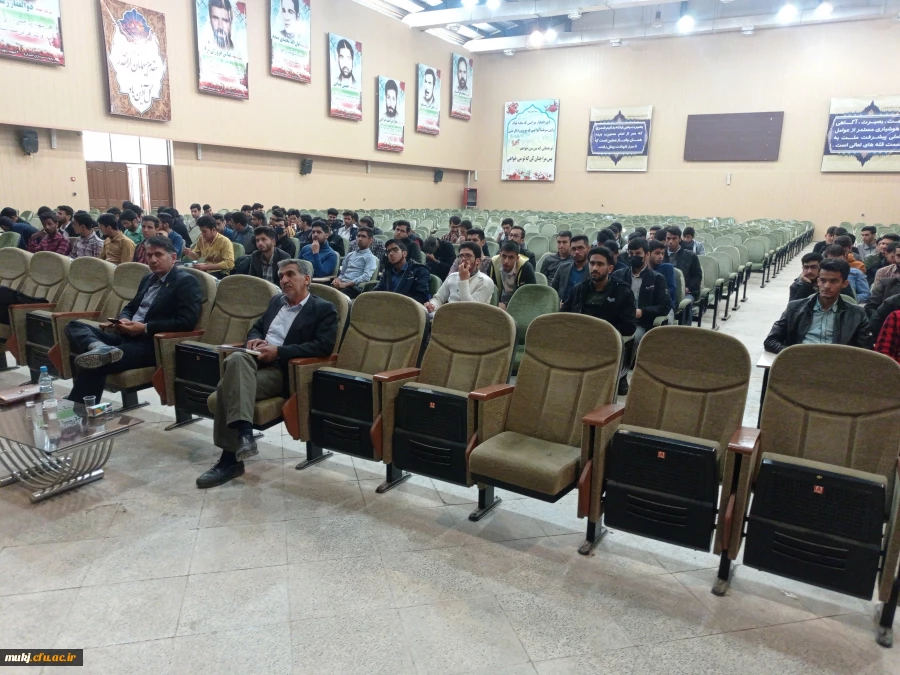 تبیین برنامه های پژوهشی و آموزشی در بین دانشجویان قاین 4