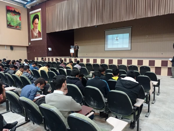 تبیین برنامه های پژوهشی و آموزشی در بین دانشجویان قاین 5