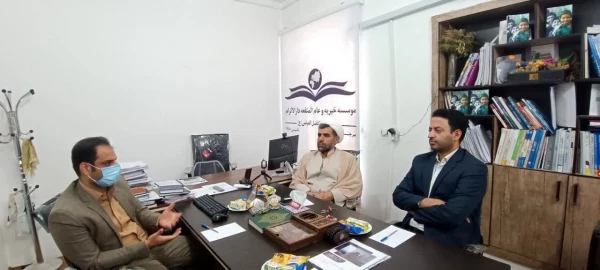 حجت الاسلام والمسلمین اکبری مطلق سرپرست پردیس های دانشگاه فرهنگیان استان با علی پور مدیر موسسه خیریه و عام المنفه دارالاکرام شعبه خراسان جنوبی دیدار کرد 2