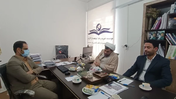 حجت الاسلام والمسلمین اکبری مطلق سرپرست پردیس های دانشگاه فرهنگیان استان با علی پور مدیر موسسه خیریه و عام المنفه دارالاکرام شعبه خراسان جنوبی دیدار کرد 3