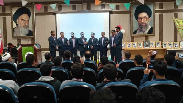 مراسم جشن دهه فجر و پیروزی شکوهمند انقلاب درساختمان شماره ۲ پردیس شهید باهنر (قاین) 2