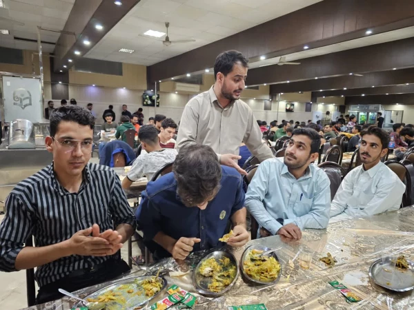 بازدید رئیس امور پردیس های دانشگاه فرهنگیان از سلف سرویس پردیس شهید باهنر بیرجند 3