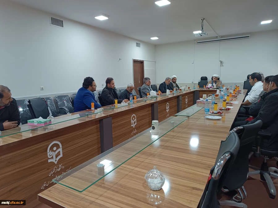 جلسه اکبری مطلق رئیس امور پردیس هایدانشگاه فرهنگیان خراسان جنوبی با کارکنان شهید مدرس قاین 3