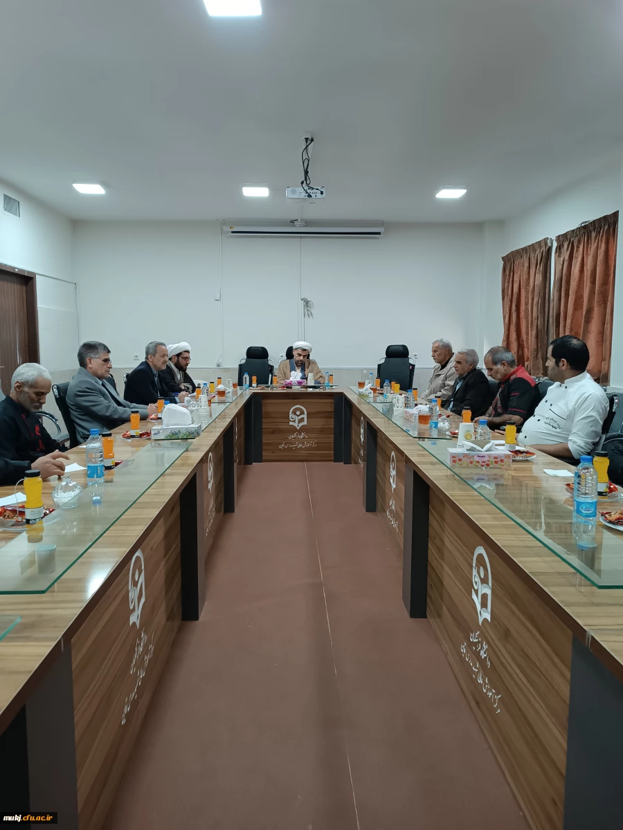 جلسه اکبری مطلق رئیس امور پردیس هایدانشگاه فرهنگیان خراسان جنوبی با کارکنان شهید مدرس قاین 2