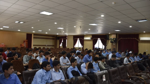 اردو و بازدید علمی دانش آموزان دبیرستان متوسطه دوم پسرانه صدرا از پردیس شهید باهنر 8