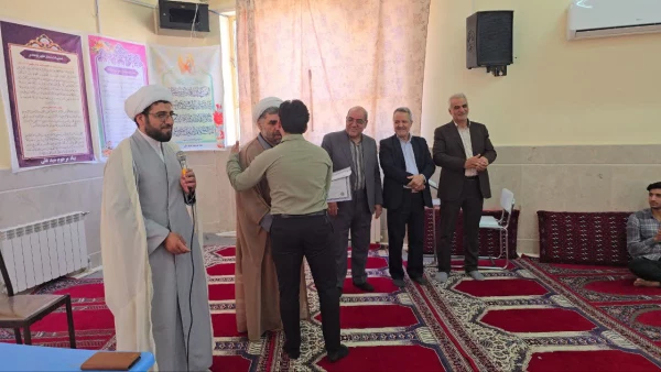 مراسم تقدیر از تیم های مسابقات ورزشی به مناسبت هفته بزرگداشت مقام معلم، سرآمدی آموزش و هفته سراهای دانشجویی مرکز شهید مدرس قائن 2