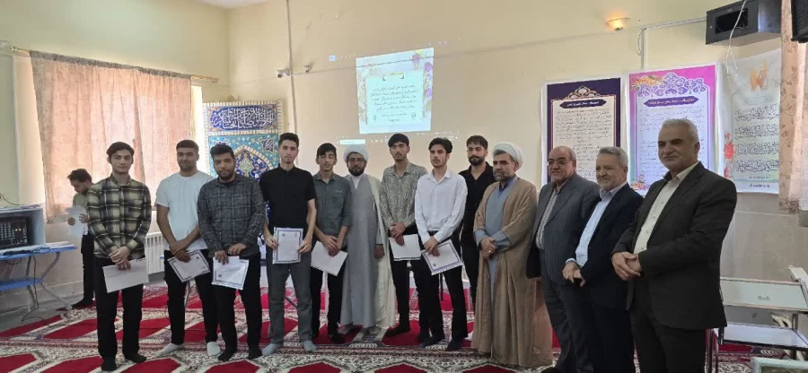 مراسم تقدیر از تیم های مسابقات ورزشی به مناسبت هفته بزرگداشت مقام معلم، سرآمدی آموزش و هفته سراهای دانشجویی مرکز شهید مدرس قائن 4