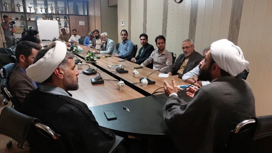 رئیسی عزیز، خستگی نمی شناخت / مقام معظم رهبری ( مدظله العالی ) 3