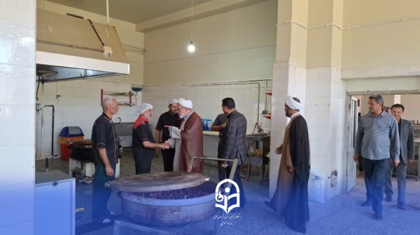 توزیع هزار و ۷۰۰ پرس غذایِ گرم به همت مرکز آموزش عالی شهید مدرس قاینات : 
 4